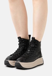 Tamaris Sneakersy wysokie