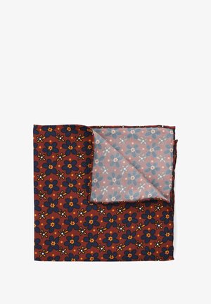 Szal w kwiaty z ciemnoczerwonym tłem oraz niebieskimi i pomarańczowymi kwiatami. Dwustronny, z jaśniejszym nadrukiem kwiatowym po drugiej stronie.