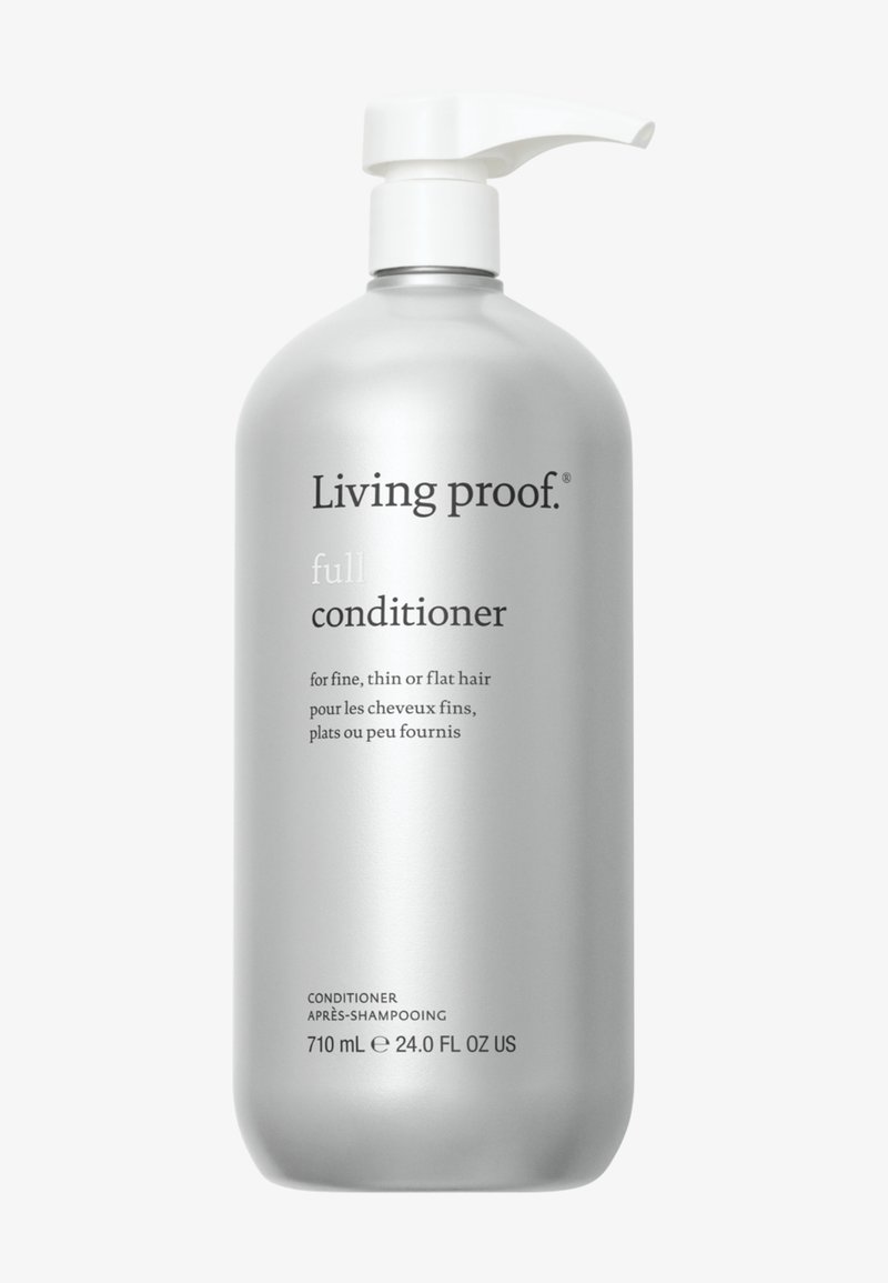 Sølv plast pumpeflaske for Living Proof Full Conditioner. Etiketten inneholder tekst på engelsk og fransk. Kapasitet: 710 mL (24 oz).
