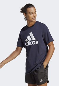 adidas Sportswear Apdrukāts T-krekls - legend ink   white