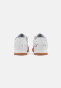 JAKO J-SI SKILL UNISEX - Halové kopačky - white/fiery red