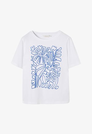 Valge lühikeste varrukatega T-särk, millel on ees sinise abstraktse lille- ja lehemustriga joonistus.