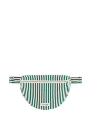 Sac banane en tissu à rayures verticales vertes et blanches avec fermeture éclair et sangle réglable, posé à plat.