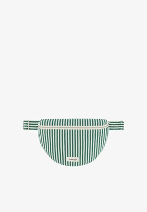 Sac banane en tissu à rayures verticales vertes et blanches avec fermeture éclair et sangle réglable, posé à plat.