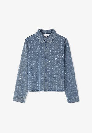 Jasnoniebieska koszula denimowa z kwiatowym wzorem, z kołnierzykiem, długimi rękawami i zapięciem na guziki w kolorze niebieskim.