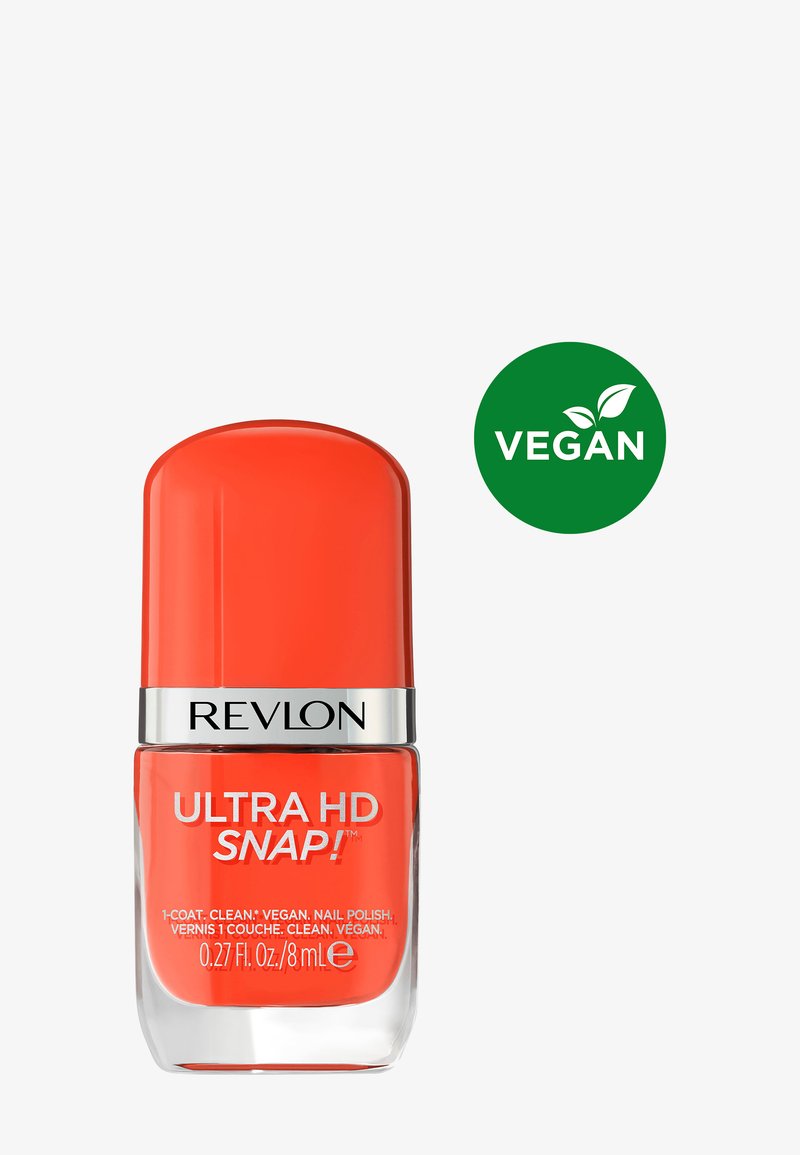 Bouteille de vernis à ongles Revlon Ultra HD Snap orange vif avec bande argentée, logo végan et volume indiqué de 8 ml.