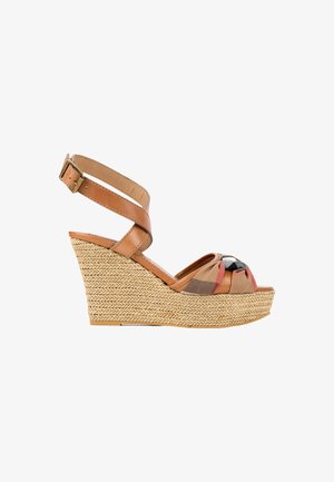 Burberry, ESPADRILLES CAMEL - Espadrilles - camel