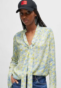 HUGO CINONI-1 - Blus - patterned thirtyfour