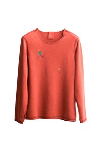 Camicia a maniche lunghe di colore corallo realizzata in tessuto morbido, con disegni astratti multicolori di una persona e una freccia sul petto.