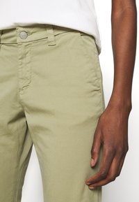 Selected Femme SLFMILEY - Chinos - aloe