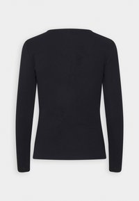 Musta pitkähihainen paita, jossa on istuva muotoilu, valmistettu ribbikankaasta, jossa on pyöreä pääntie ja ei näkyviä saumoja tai koristeita.