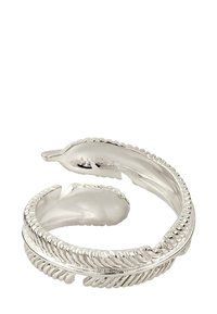 Silberner, offen gestalteter Ring in der Form einer detaillierten Feder mit eingravierten Adern und einer glatten Innenseite.