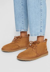 UGG NEUMEL - Ankelboots - chestnut