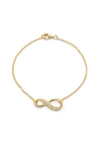 Guldkedja med ett armband som har en oändlighetssymbol charm dekorerad med gnistrande stenar, placerad mot en fin länkad kedja.