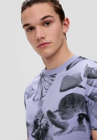 QS T-shirt print - flieder