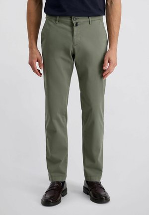 Khaki chino's van soepel materiaal, met een recht model, voorzakken, een knoopsluiting en een subtiele glans.