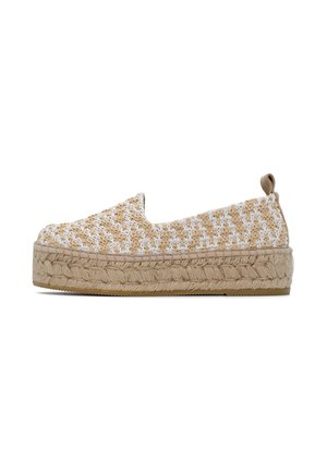 Scarpa espadrillas intrecciata in beige e bianco, con suola in corda di juta e un morbido tallone posteriore. Punta rotonda e design senza lacci.