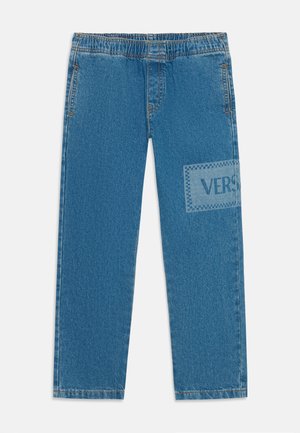 Calças de ganga azul claro com um cós elástico, design de pernas retas e um patch de logo impresso em cor contrastante na coxa.