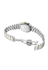 Sudraba nerūsējošā tērauda pulkstenis ar taisnstūra korpusu, zelta akcentu un saites aproci, kurā mainās pulētās un matētās apdares.