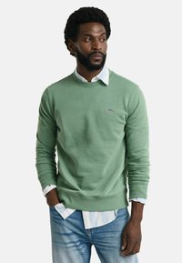 GANT SHIELD C NECK - Sweater - kalamata green