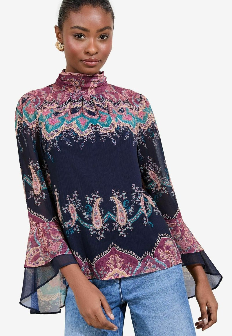 Mornarska bluza s cvetno paisley vzorom v roza, zeleni in teal barvi. Ima visok ovratnik in razširjene rokave. Lahka, teksturirana tkanina.