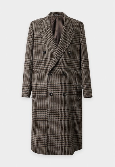 Manteau long croisé avec motif pied-de-poule marron et noir et larges revers, présenté sur un fond clair uni.