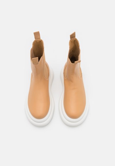 A.W.A.K.E. MODE CASUAL ARIANA BOOT - Μποτάκια πλατφόρμα - beige/white