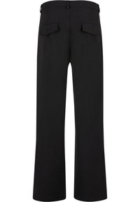 Pantalon noir droit avec passants de ceinture et deux poches à rabat à l'arrière, présenté sur fond blanc.