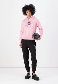 GANT ARCHIVE SHIELD HOODIE - Sudadera - geranium pink