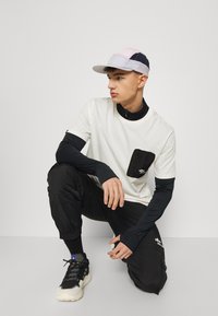 ELHO LIMONE 89 - Pantalon classique - black