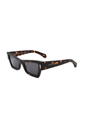 Occhiali da sole rettangolari in tartaruga con lenti scure e logo Ferragamo sulle stanghette, inclinati per mostrare dettagli frontali e laterali.