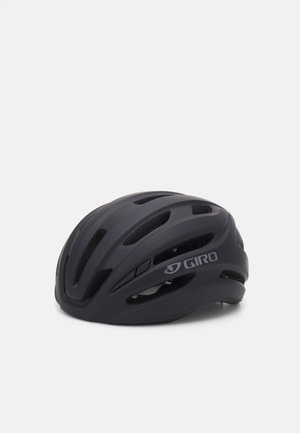 Černá cyklistická helma Giro s aerodynamickým designem, několika ventilačními otvory a matným povrchem. Na boku je umístěno logo.