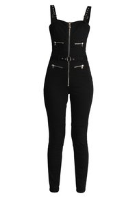 Mono negro con tirantes, cierre frontal con cremallera, múltiples bolsillos con cremallera, diseño ajustado y cinturilla con cinturón. Presenta detalles en metal.