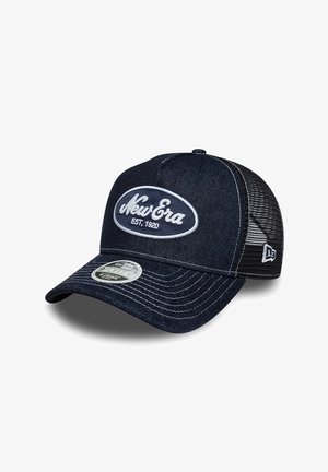 Marineblaues New Era Baseballcap mit weiß gesticktem Logo "New Era EST. 1920", gebogenem Schirm und schwarzen Netzrückenteilen.