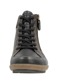 Schwarzer Leder-Hochschaftschuh mit strukturiertem Design, kontrastierenden Nähten und runden Schnürsenkeln. Bietet einen seitlichen Reißverschluss für einen einfachen Einstieg.