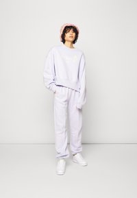 Nike Sportswear TREND CREW OVERSIZED - Camisola - pure violet