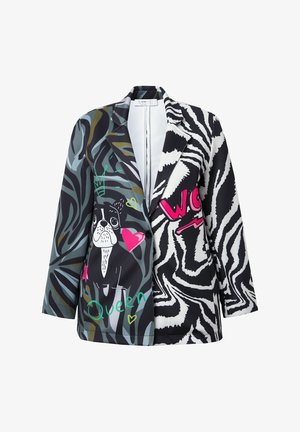 Pestrobarevná sako s polovinou zebrového vzoru a polovinou abstraktního designu s růžovými a zelenými grafickými prvky, včetně ilustrace psa a textu.