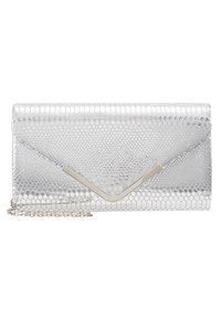 Silverfärgad clutch med ormskinnsmönster, flap-stängning, metallisk V-formad detalj och avtagbar kedjesnor. Slät textur och glansig finish.
