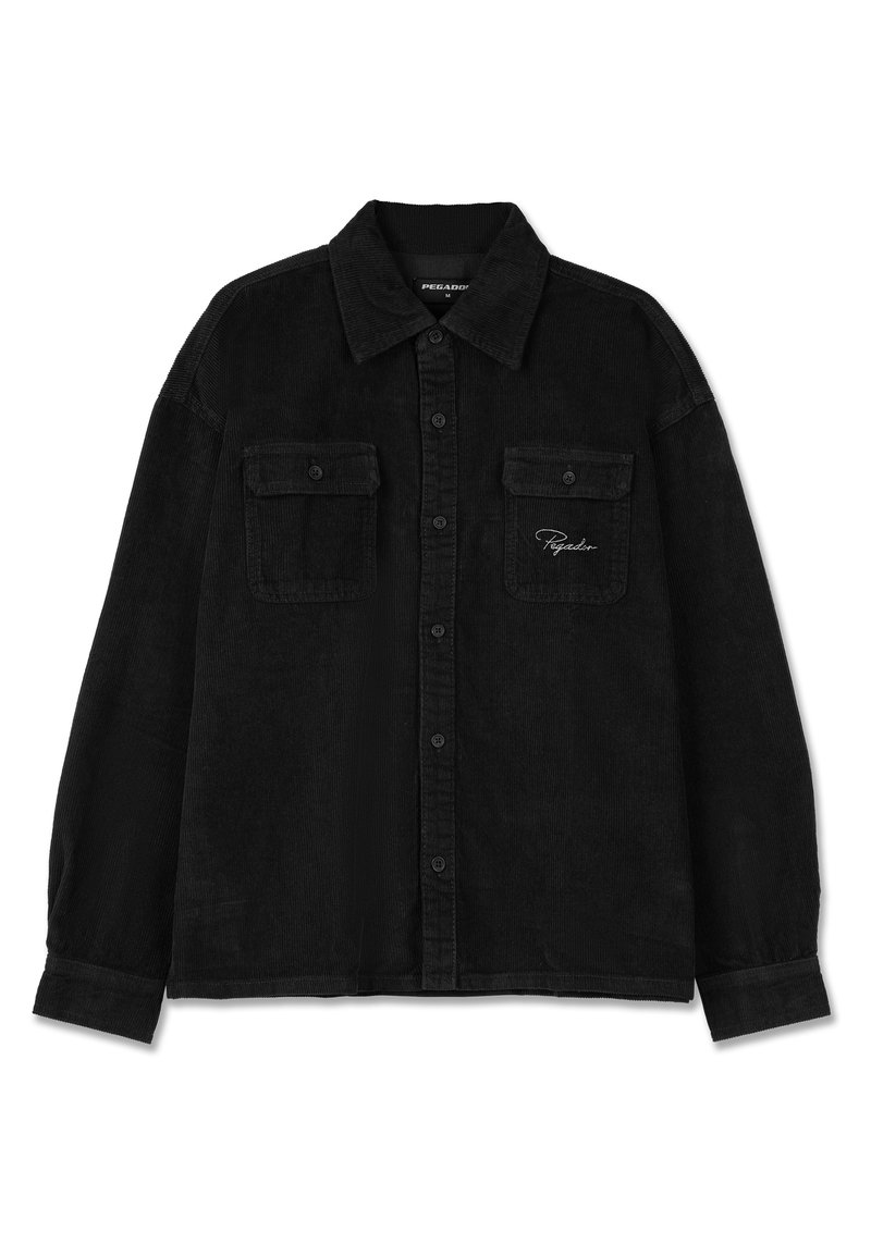 Czarna kurtka z kordurowej tkaniny z kołnierzem, zapięciem na guziki z przodu, dwiema kieszeniami na piersi oraz haftowanym logo na lewej kieszeni.