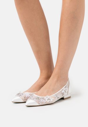 Blue by Betsey Johnson, Bailarinas - off-white
