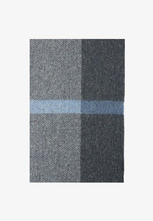Tissu à motif pied-de-poule gris et gris foncé avec une rayure bleue, présentant un tissage texturé et des blocs de couleur contrastants.