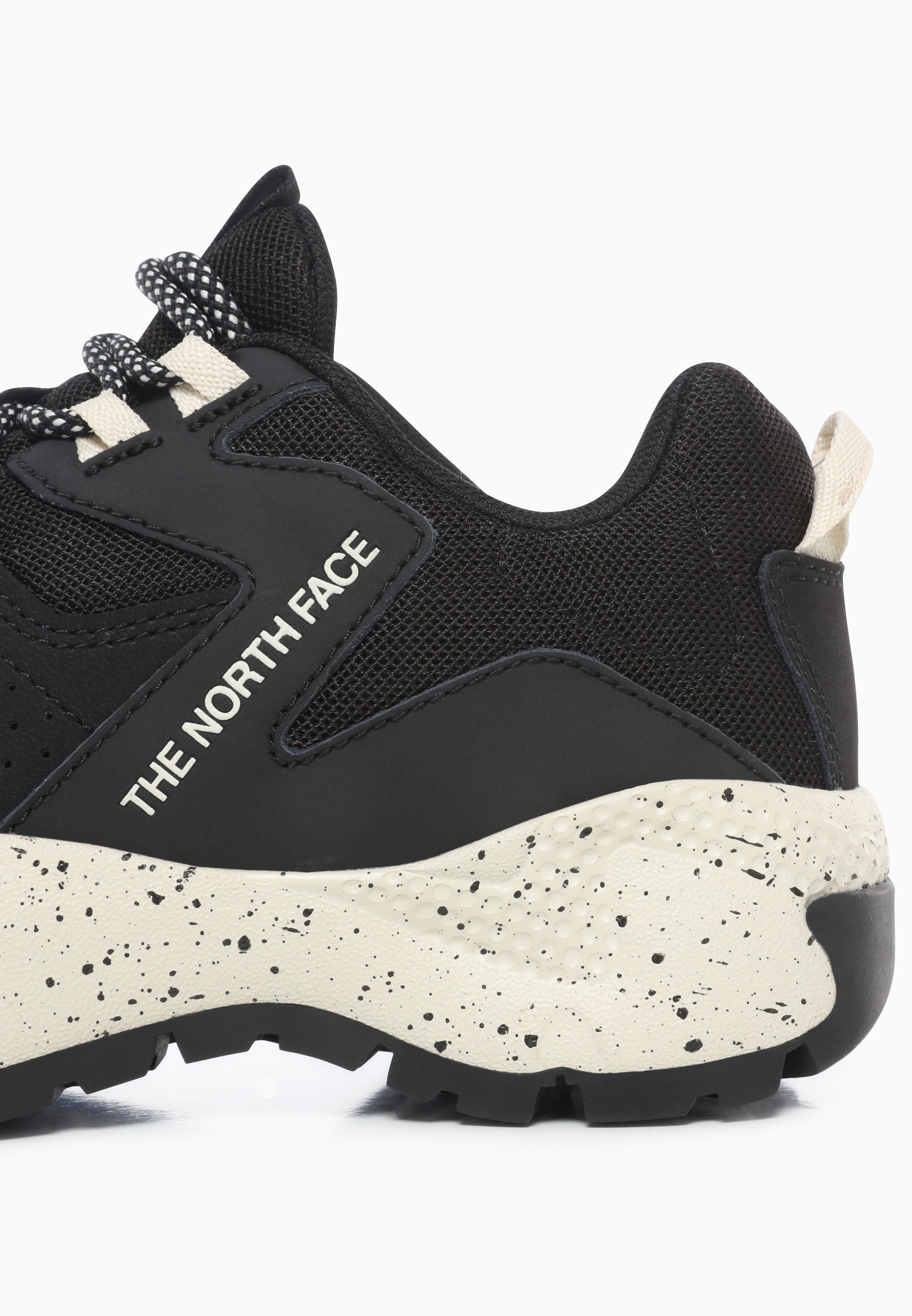the north face trail escape crest trainers in black