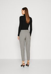 b.young BYDanta - Chino hlače - light grey melange