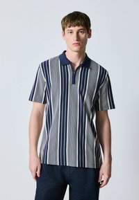 Non sélectionné, navy white