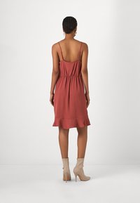 Vero Moda Vestido informal - red