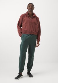 Nike Performance ONE  - Felpa in pile - red sepia/white