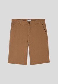 Pantaloni corti a righe marroni realizzati in un tessuto leggero, con chiusura a bottoni, due tasche anteriori e un design a taglio dritto.