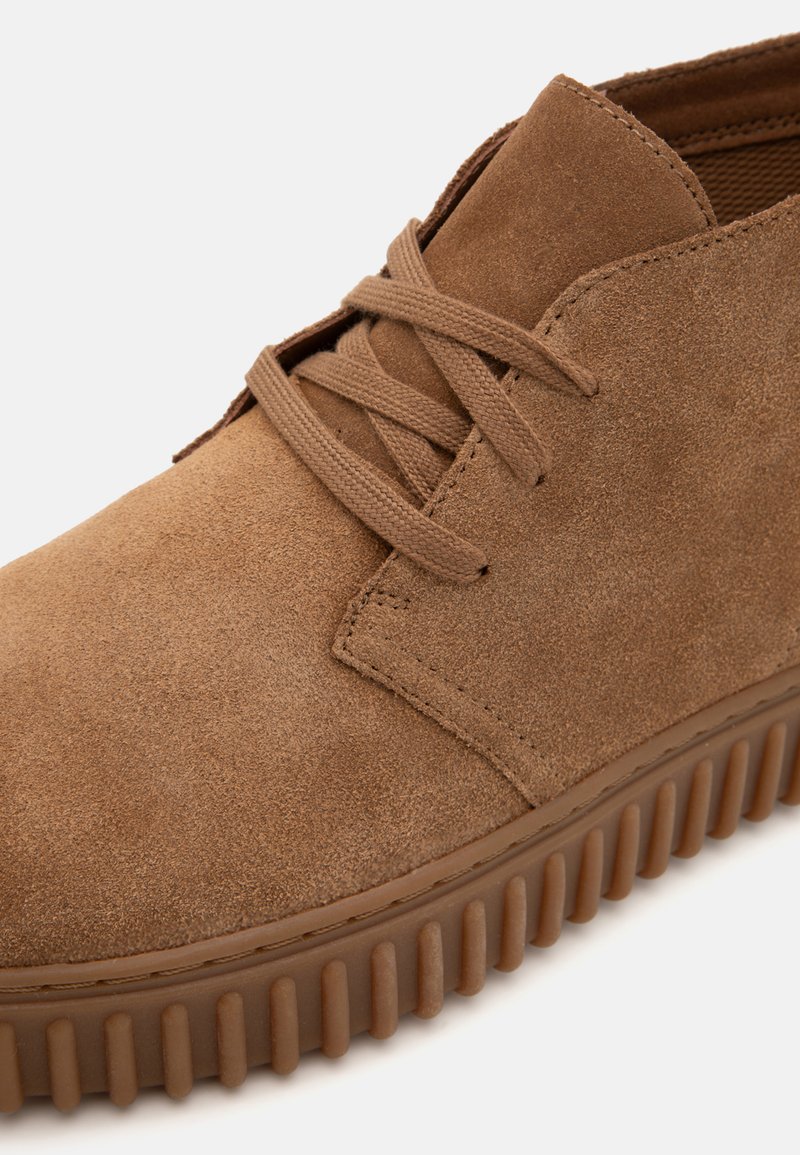 Clarks TORHILL DESERT BOOT - Casual lace-ups - cognac - Zalando.co.uk