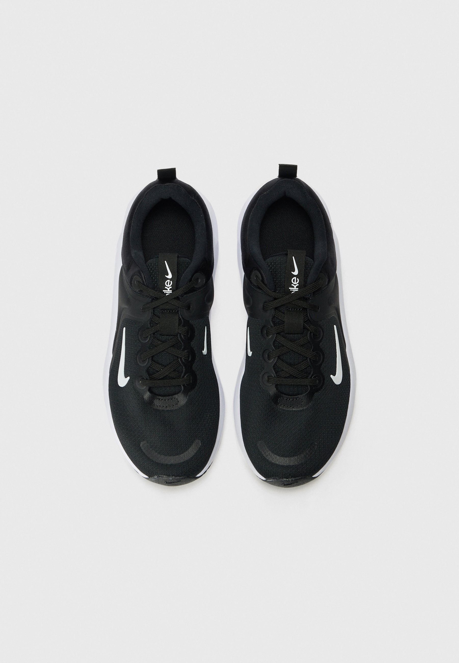 nike black shoes with white sole