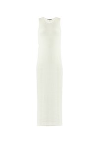Robe longue sans manches en tissu blanc texturé, présentant une silhouette ajustée et un motif subtil sur l'ensemble.